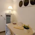 Tiny Di Carlo 아파트