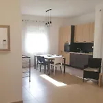 아파트 Tiny Di Carlo