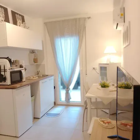 Tiny Di Carlo Apartment *