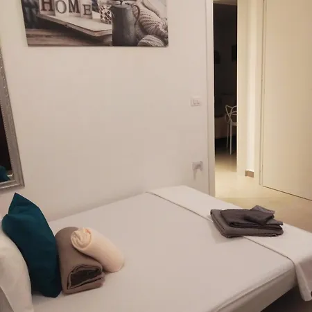 Tiny Di Carlo Apartment Palermo