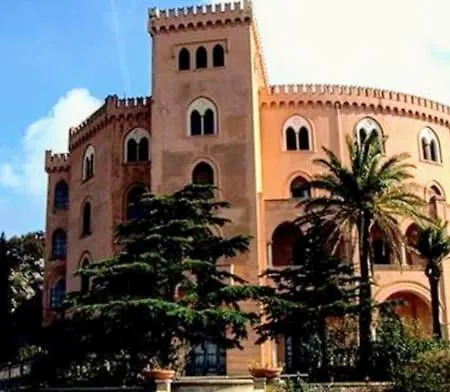 Tiny Di Carlo アパート *