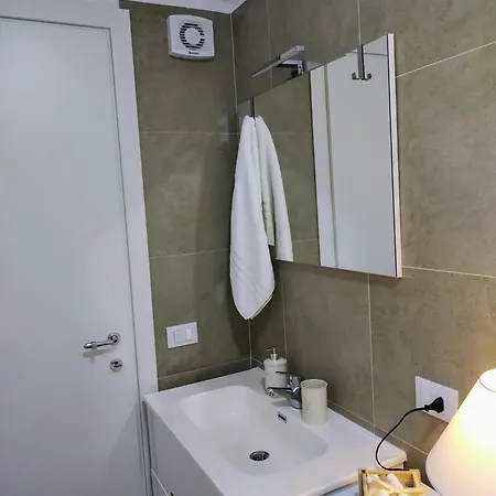 Tiny Di Carlo Apartman *